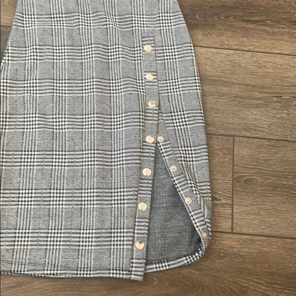 Fitted Plaid Snap Dress - Picture 5 of 7